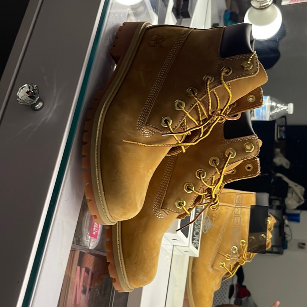 Selling Real Womens Timberland Boots. Only worn Twice.